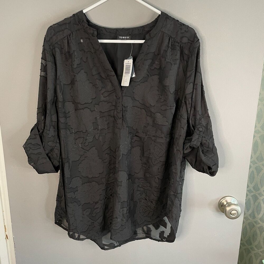 Torrid Womens 1X Harper Black Floral Pullover 3/4 Sleeve Roll Tab Top Blouse NWT